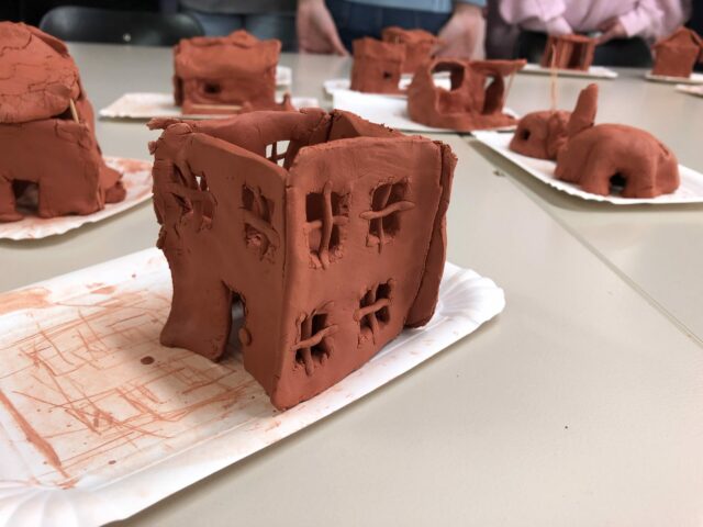 Wir bauen uns ein Haus aus Lehm! – Der Besuch der FU-Schüler:innen-Uni als Abschluss des Plastikfastens 2024